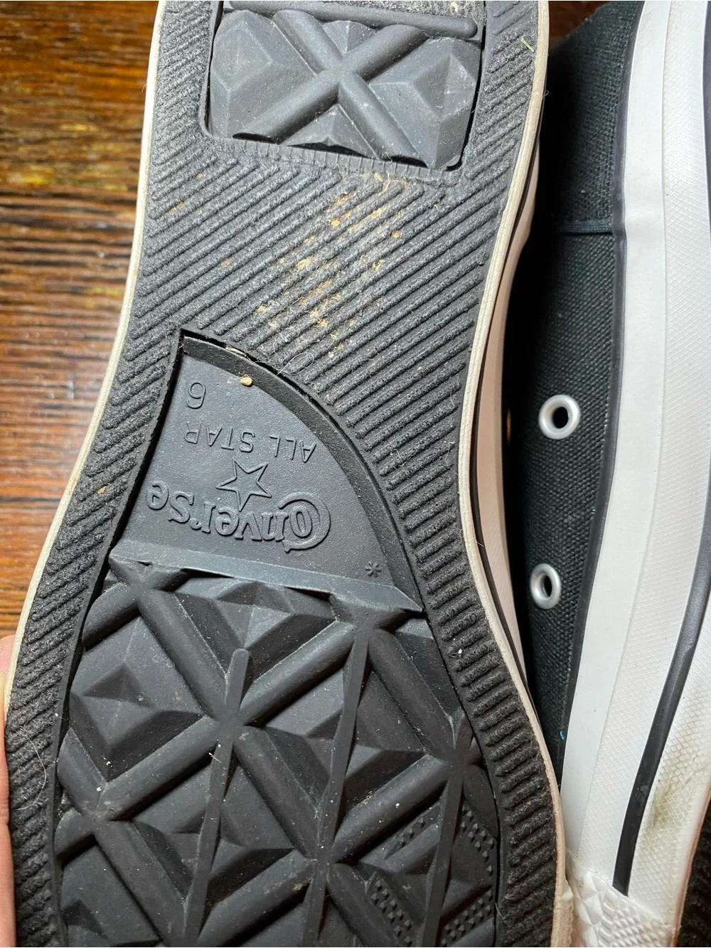 Converse stylish black